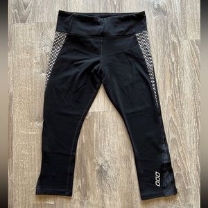 Lorna Jane Size Small Workout Capri Pants with Mesh